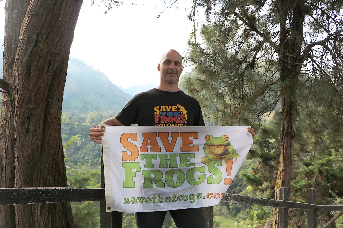 Colombia Combeima Valley Nevado Tolima Mirador Save The Frogs Flag Kerry Kriger