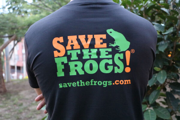 Anggota Kebanggaan Save The Frogs Shirts 9 1