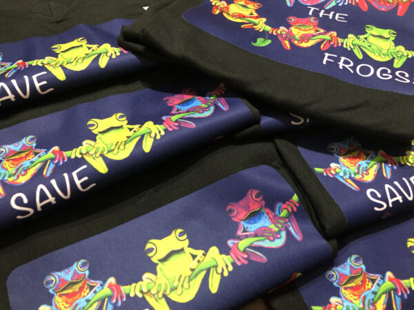 Save The Frogs Shirt Bunte Frösche auf Ranken 3 1400 1
