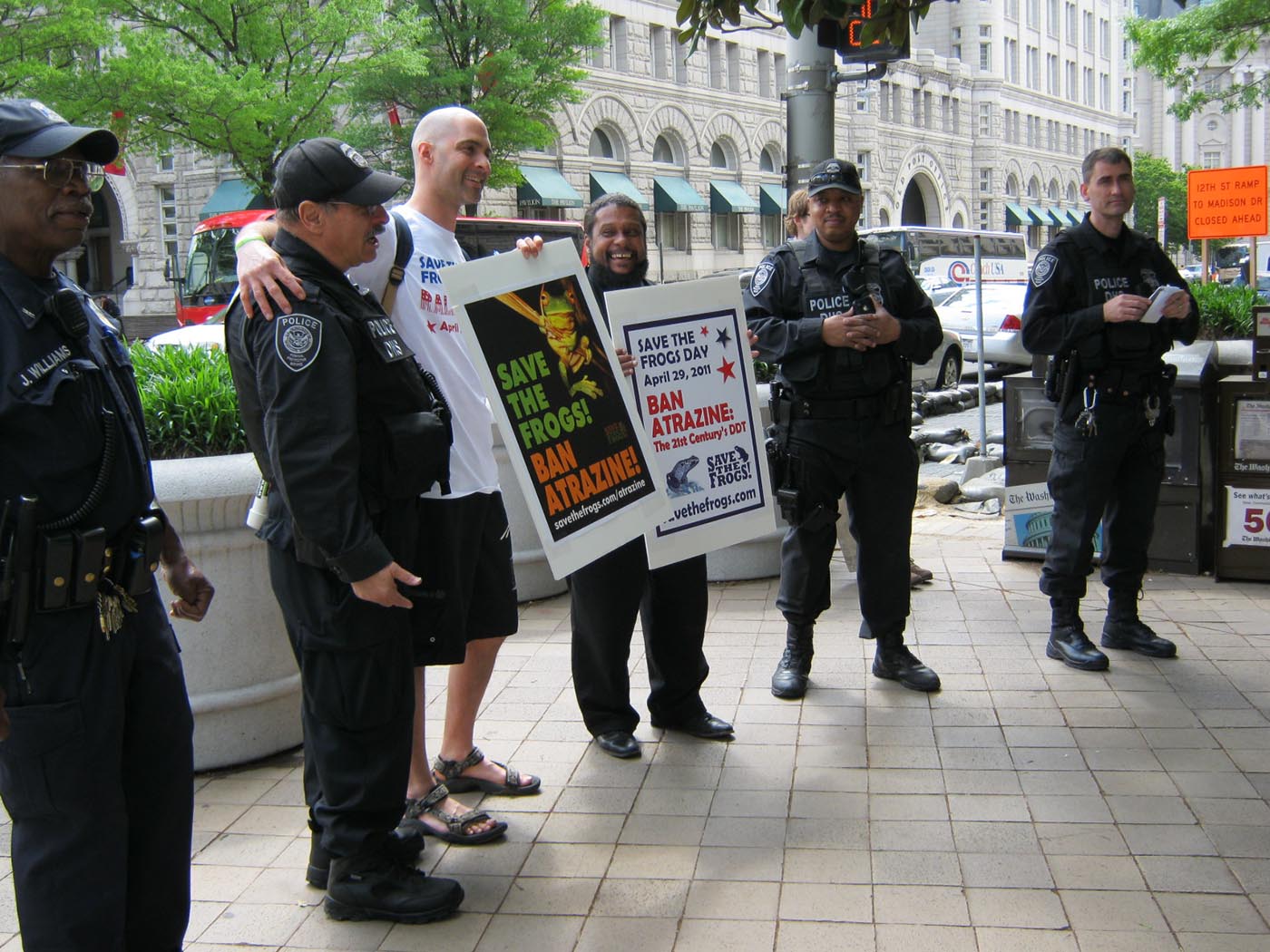 USA-DC-Save-The-Frogs-Day-2011-EPA-Cops-DHS-Kerry-Kriger-Tyrone-Hayes