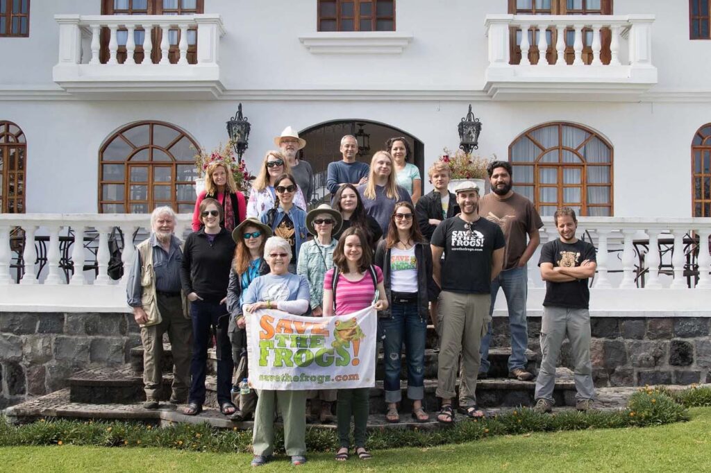 ธงกลุ่ม Villa-de-la-Fior ECUADOR-2017-save-the-frogs-ecuador-ecotour