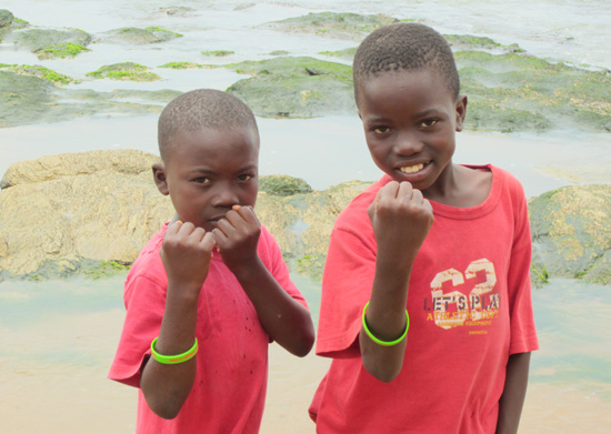 Wristbands Accra Beach Kids Ghana savethefrogs 1