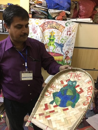 Kolkata Rahara Nibedita 2018 Kinder malen Apurba mit Kunst